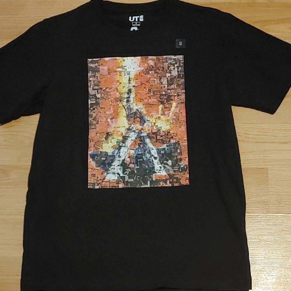 Uniqlo UT Black Graphic T-Shirt Sz SM